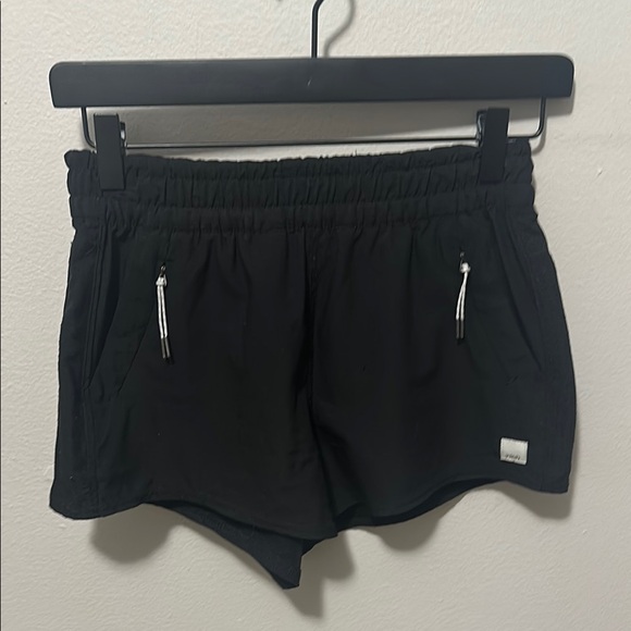 Vuori Dash Shorts - Picture 2 of 5